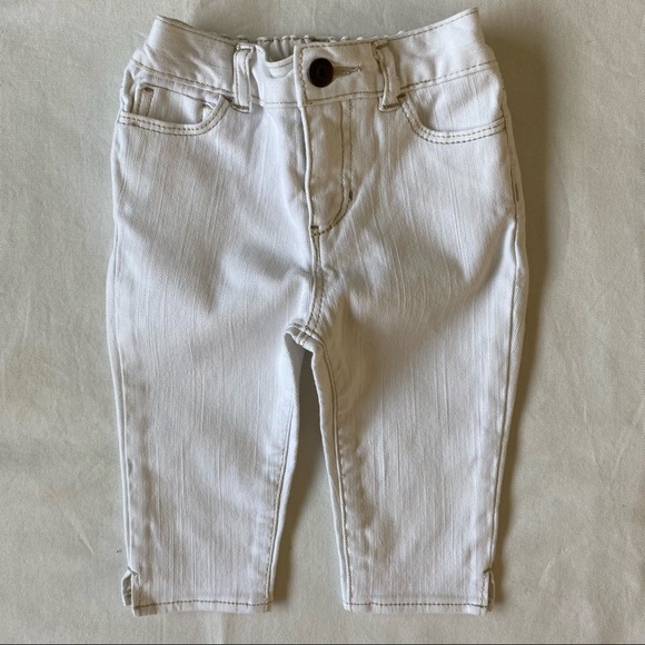 Gap Pants in Size 18-24 Months White Capris Cropped  Baby Girls Gapkids EUC - Picture 1 of 12